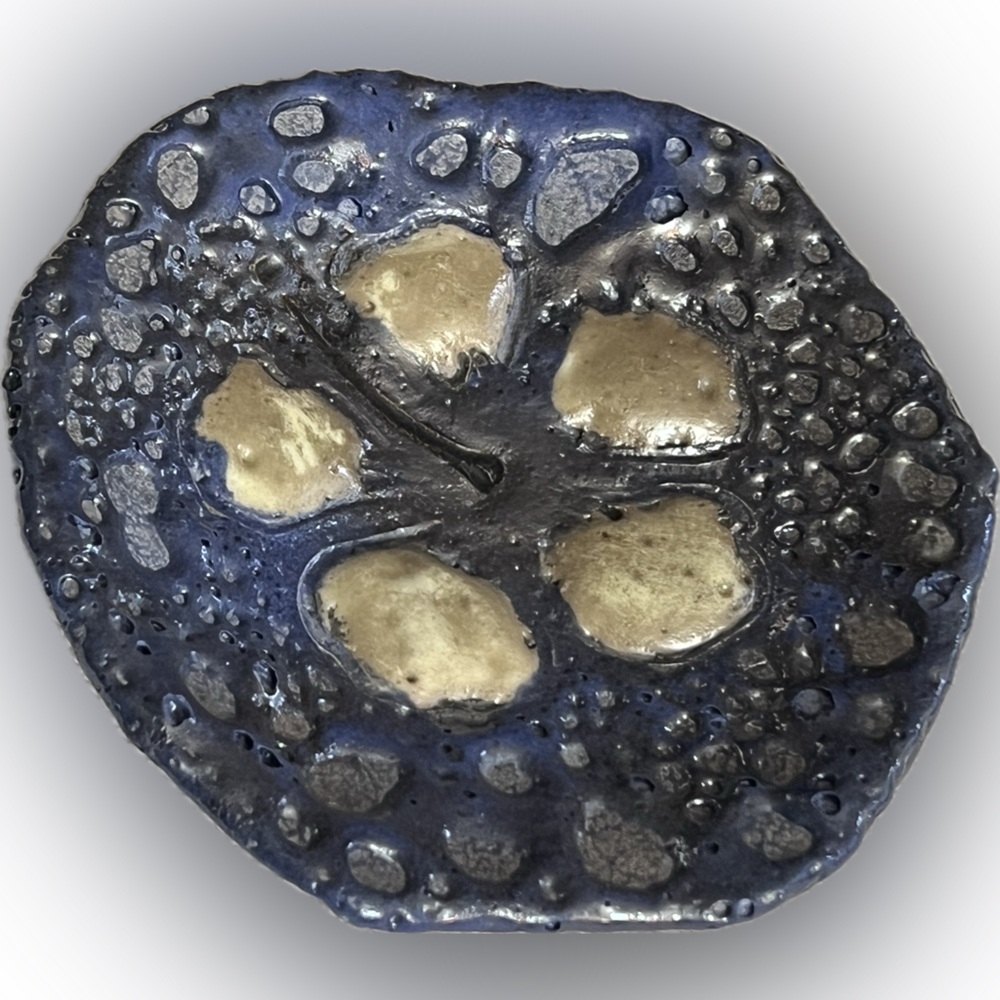 Hibiscus Volcanic textured plate